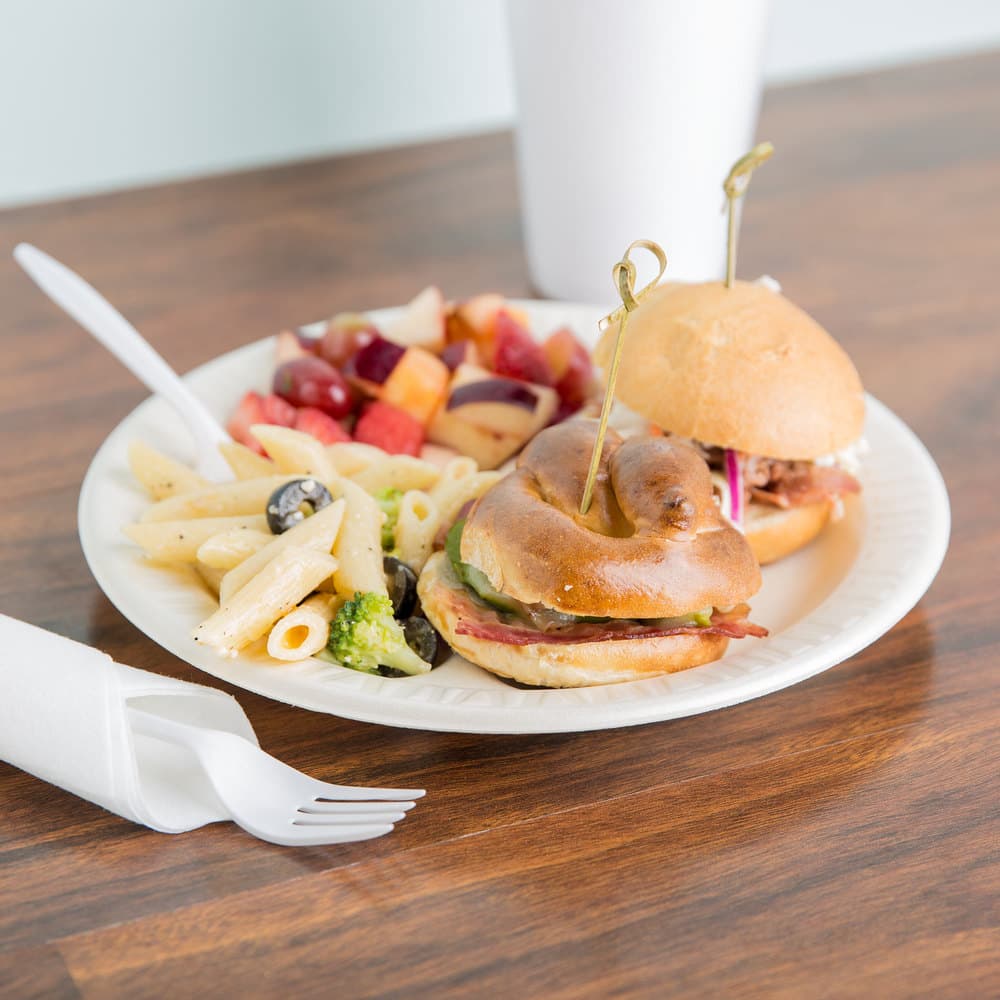 Dart 9CPHQR Quiet Classic 9" 3 Compartment Honey Laminated Round Foam Plate - Image 2