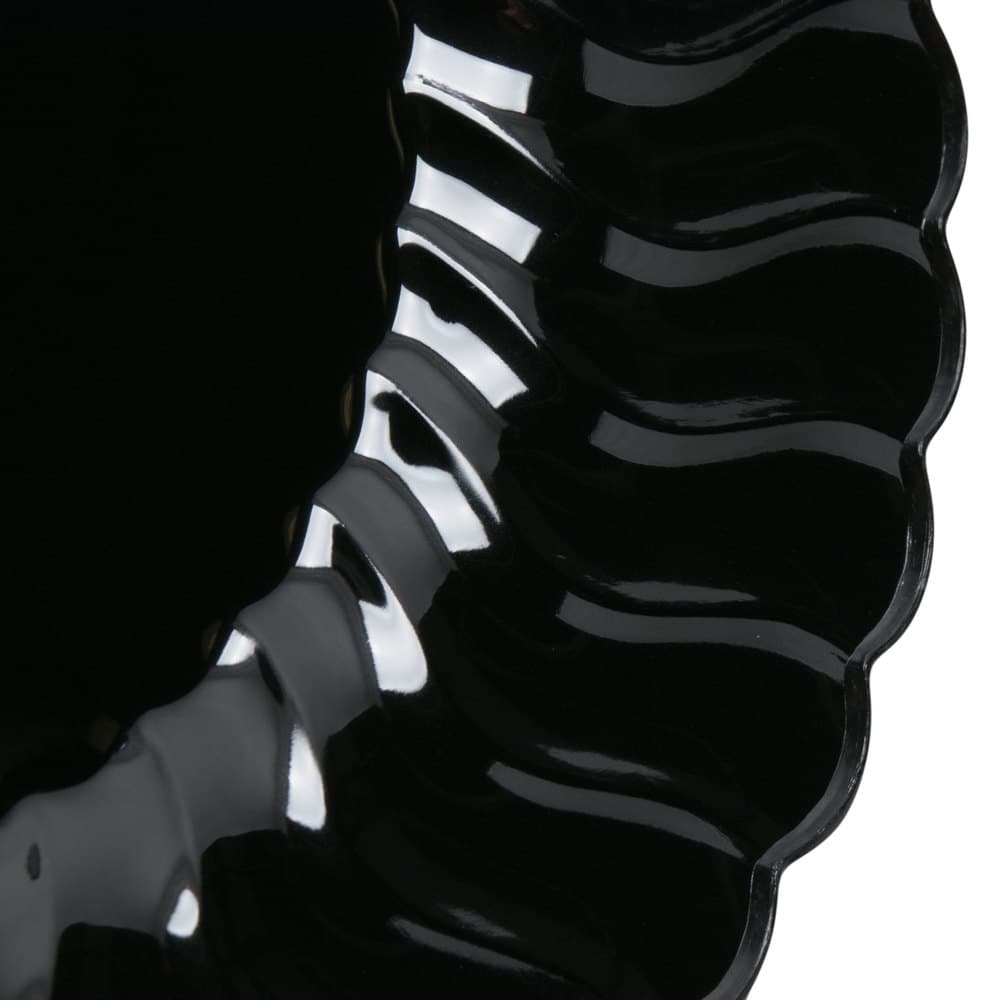 Fineline Flairware 207-BK 7.5" White Scalloped Edge Plastic Plate - Image 4